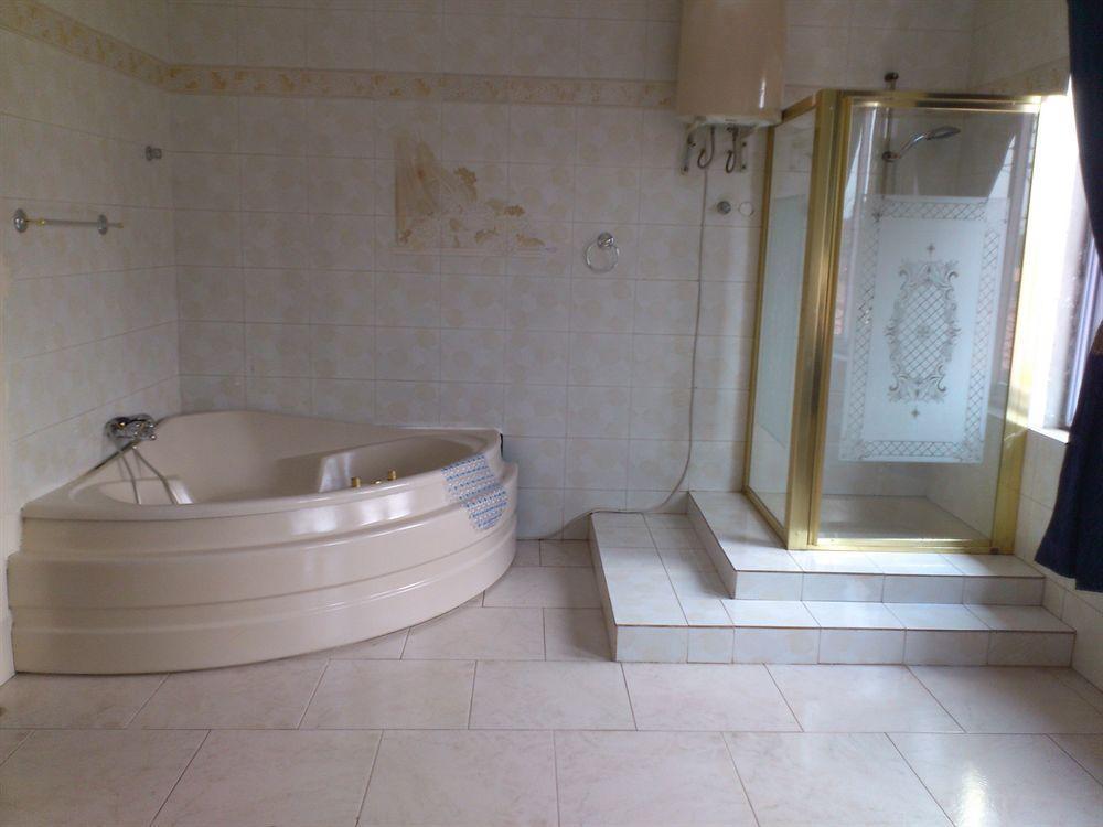 Tribeca Hotel Ghana Accra Bagian luar foto